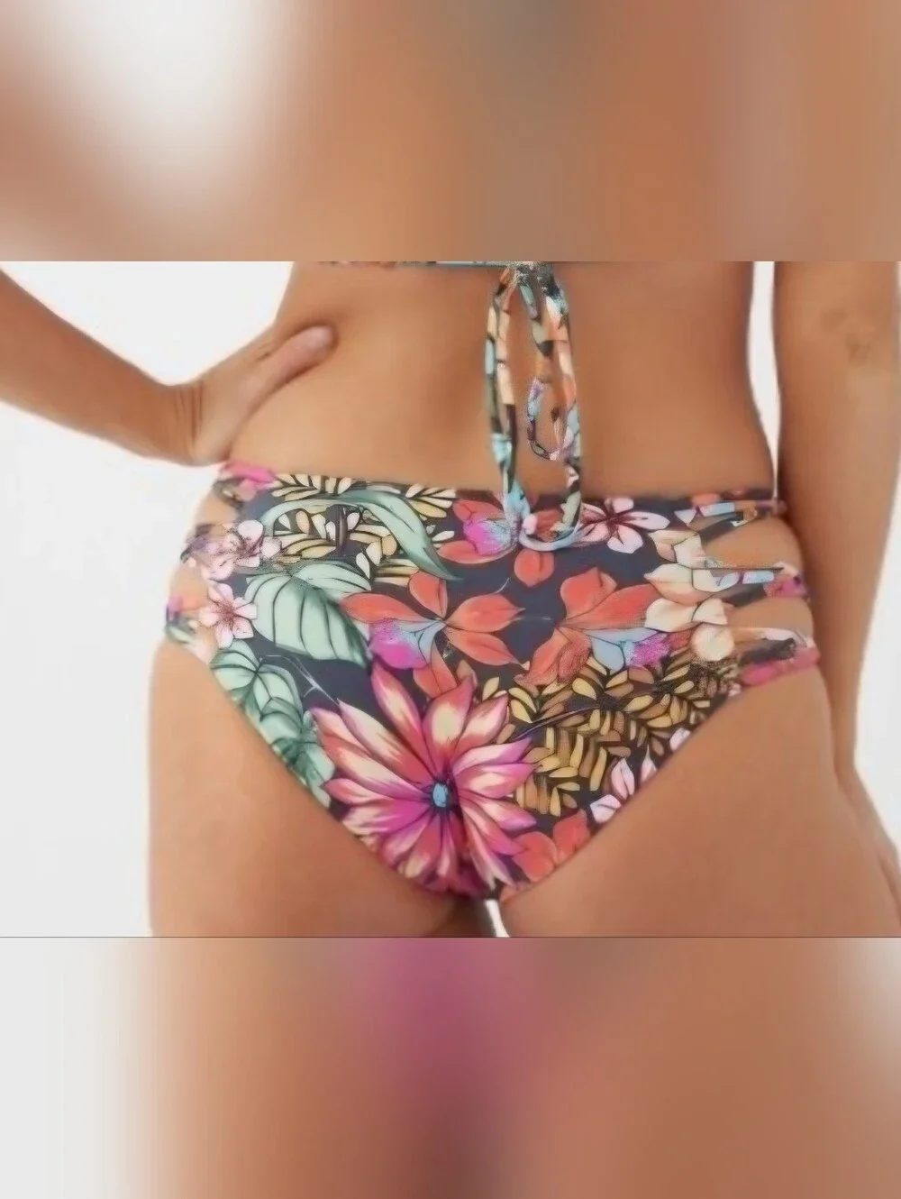 NWT O'Neill Reina Tropical Boulders Swim Bottom Size Medium